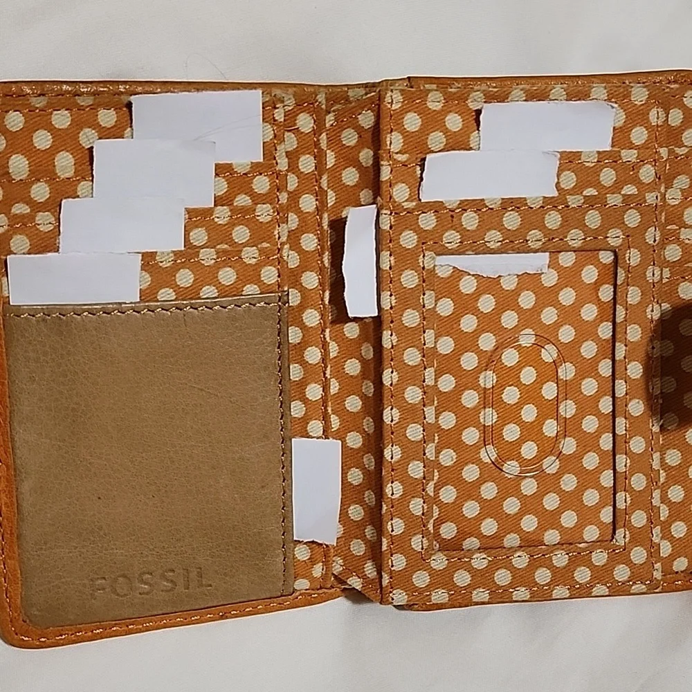 womans Fossil bi-fold wallet - Picture 5 of 8